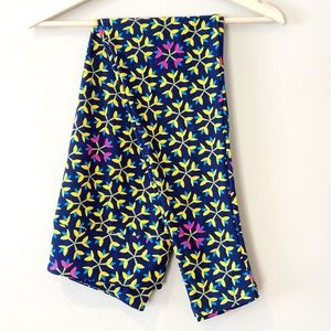 LuLaRoe | Yellow snowflake print leggings TC